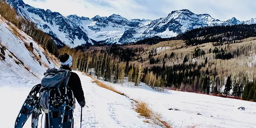 GEAR CHECKLIST FOR SNOWSHOEING