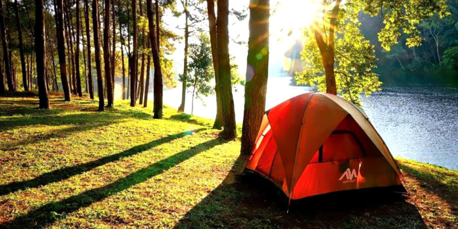 CAMPING IN THE RAIN: TIPS FOR STAYING DRY AND COMFORTABLE