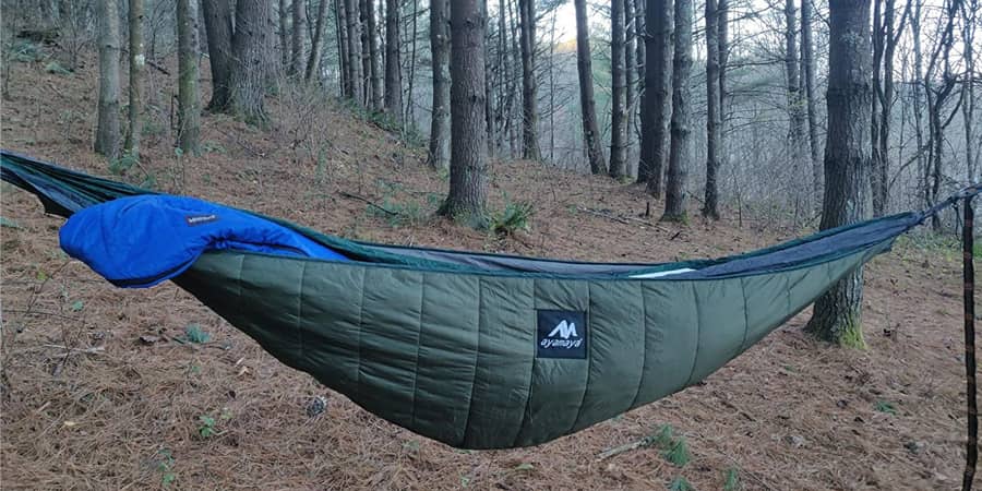 STAYING WARM IN A CAMPING HAMMOCK: TIPS AND TRICKS